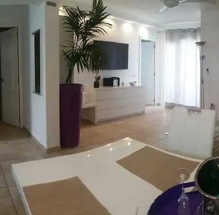 Sunny Terrace - Island Village Apartamento *